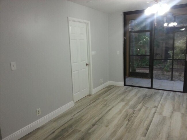 Building Photo - 15579 Miami Lakeway N
