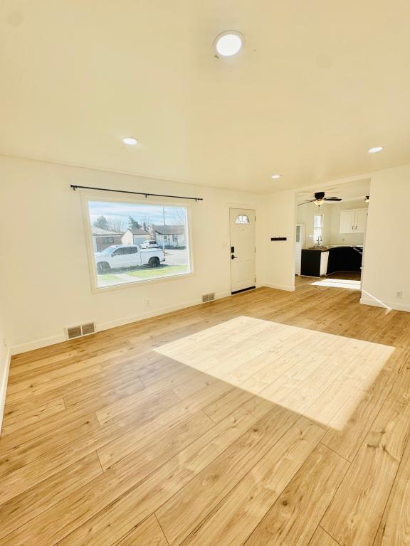 Building Photo - 410 Holbrook Dr