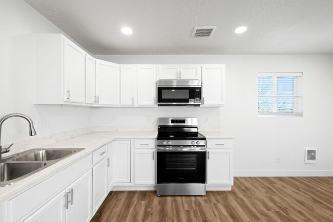 Building Photo - 781 S 1800 W