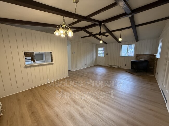 Building Photo - 900 Lakeview Pkwy