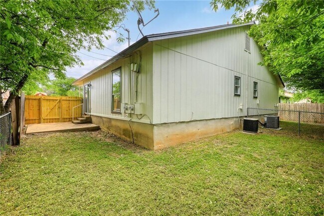 Building Photo - 2134 Andover Dr