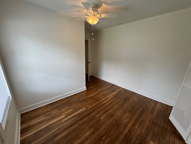 Building Photo - Central Asheville - Renovated Bungalow!