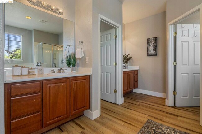 Building Photo - 822 Shasta Daisy Dr