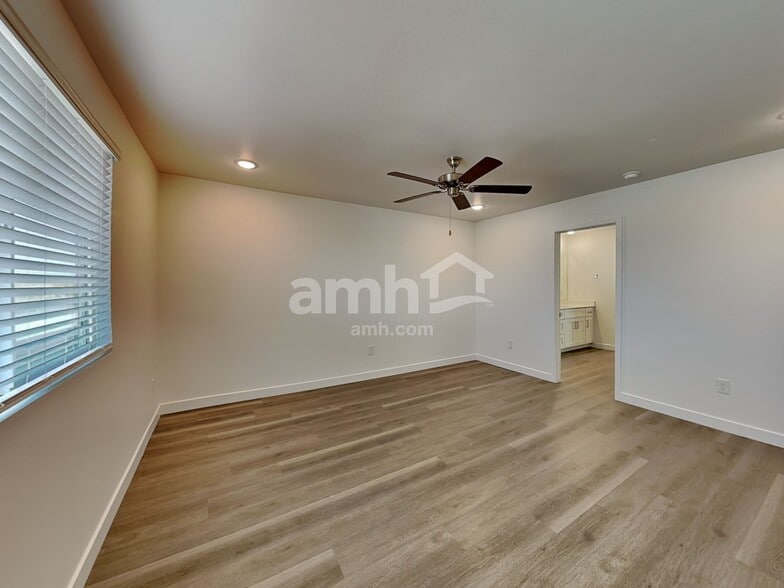 Building Photo - 12528 W Adair Dr