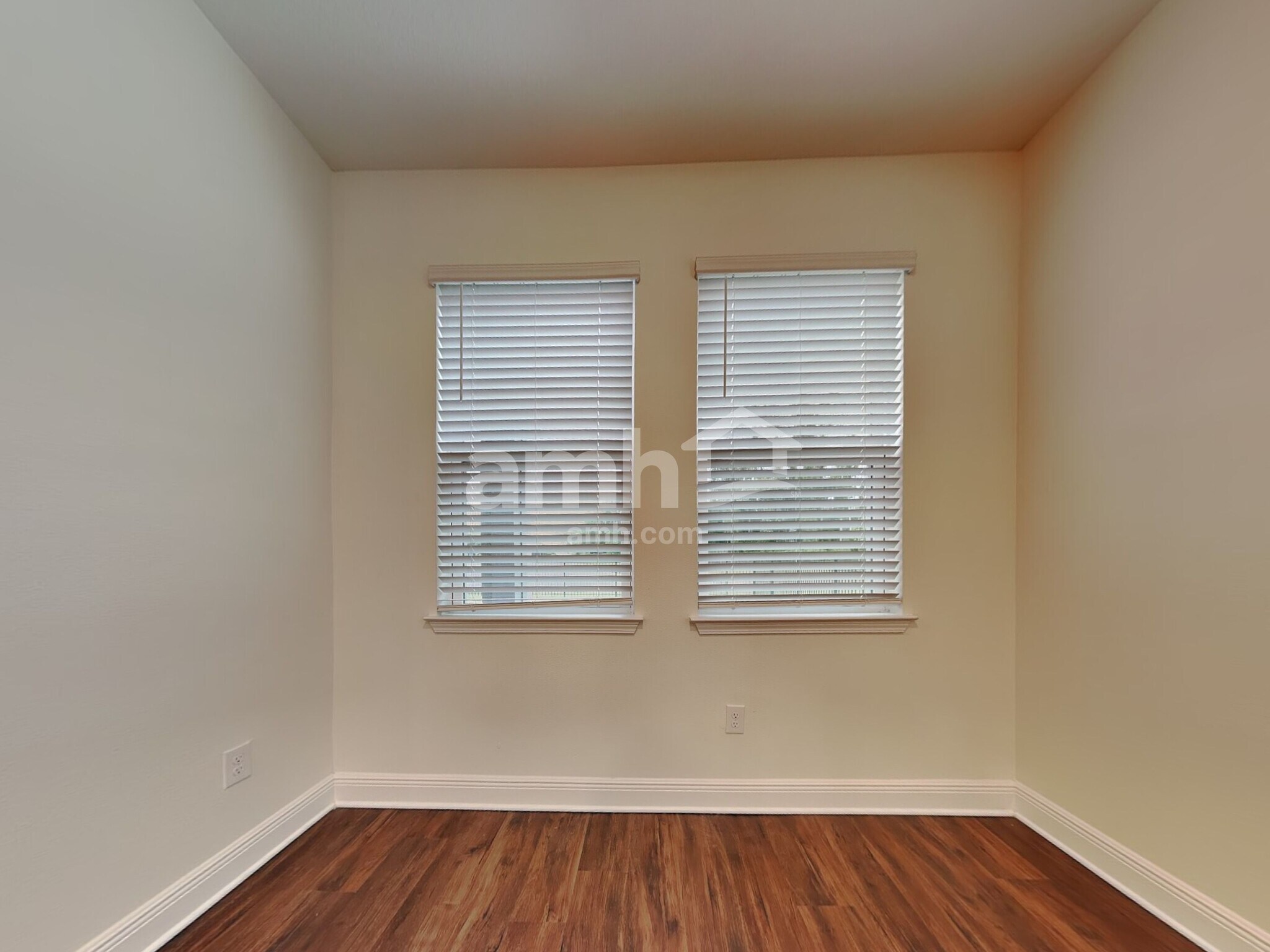 Building Photo - 27550 St Andrews Ave