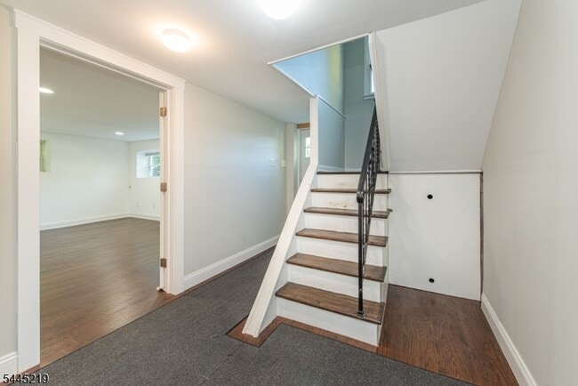 Building Photo - 39 Park Terrace N