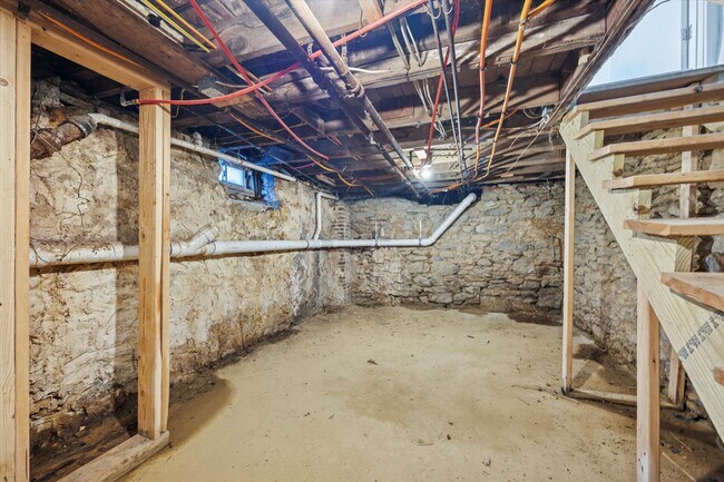 Building Photo - 6107 Noble St