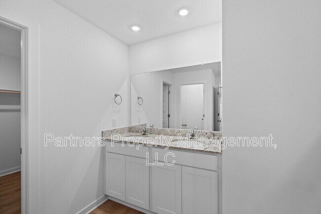Building Photo - 941 Rentley St