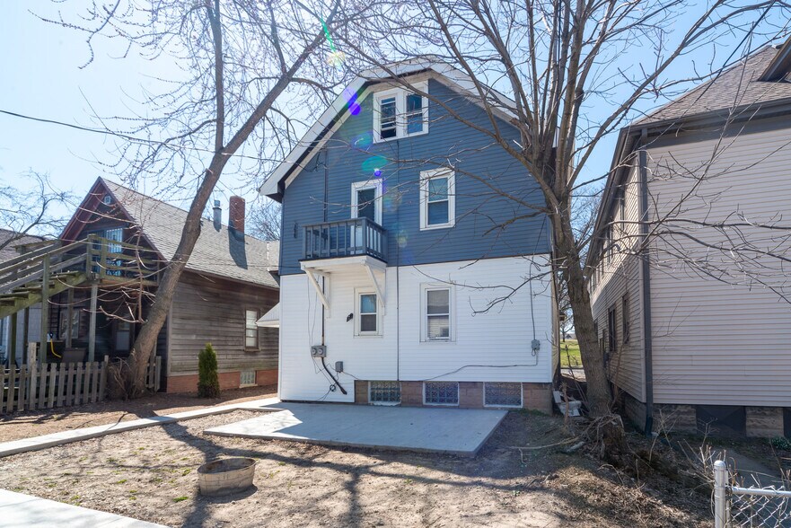 Building Photo - 2372 N Bremen St