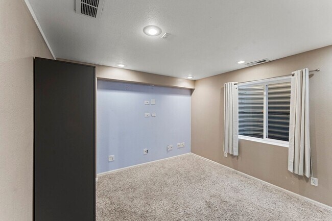 Building Photo - Spacious Home in Highly Desirable Windmill Mesa