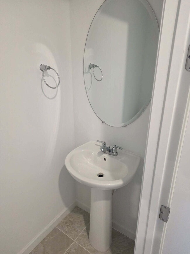 Building Photo - 2880 SE Federal Hwy