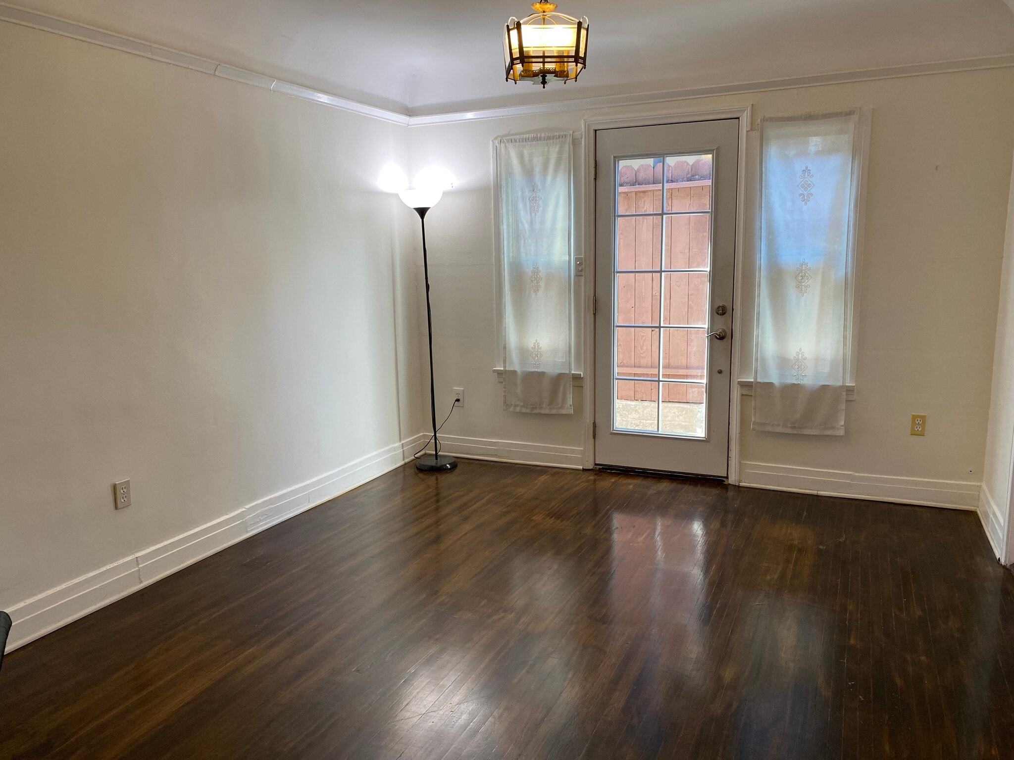 Building Photo - 2323 Las Colinas Ave