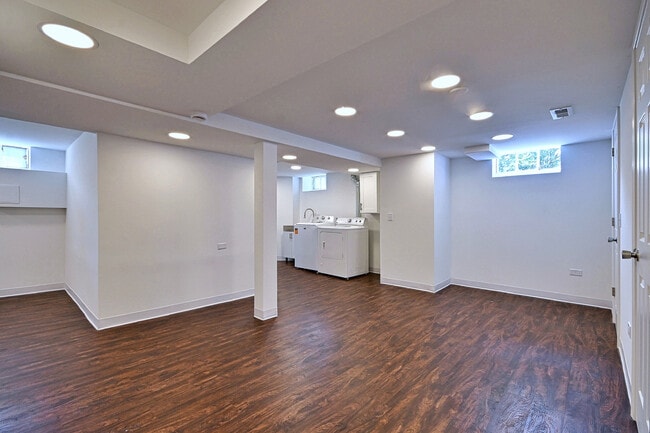 Building Photo - 2147 N 78th Ave