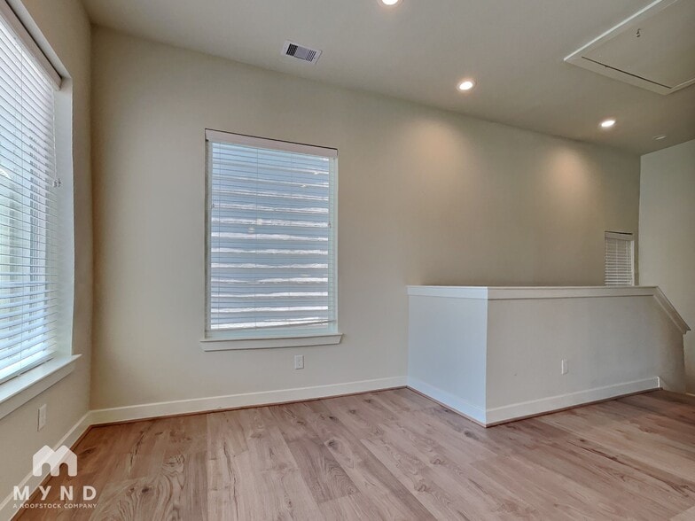 Building Photo - 113 Knightsbridge Park Ln