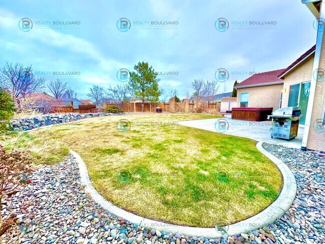 Building Photo - Beautiful 3 Bedroom, 2Bath, 3 Car Garage home in South Reno With Large Back Yard and Hot Tub!