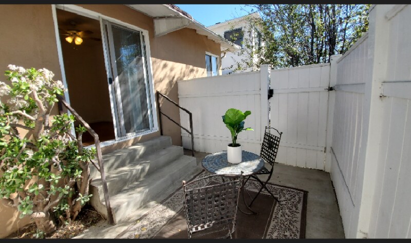 Building Photo - 2226 S Carmelina Ave