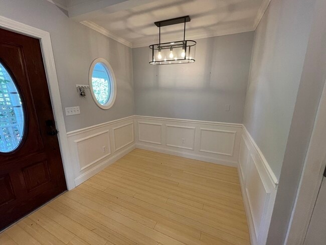 Building Photo - 10 Symmes St