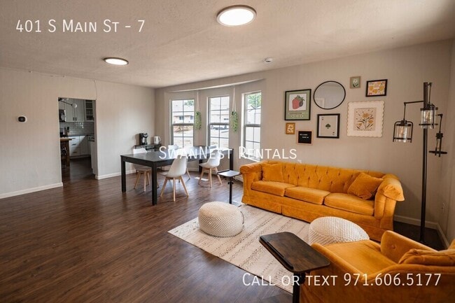 Building Photo - 401 S Main St