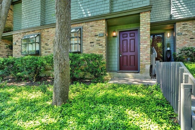 Building Photo - 7122 Wood Hollow Dr