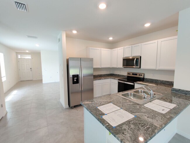Building Photo - 32618 Canyonlands Dr