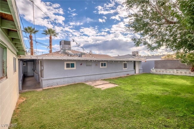 Building Photo - 572 Federal St