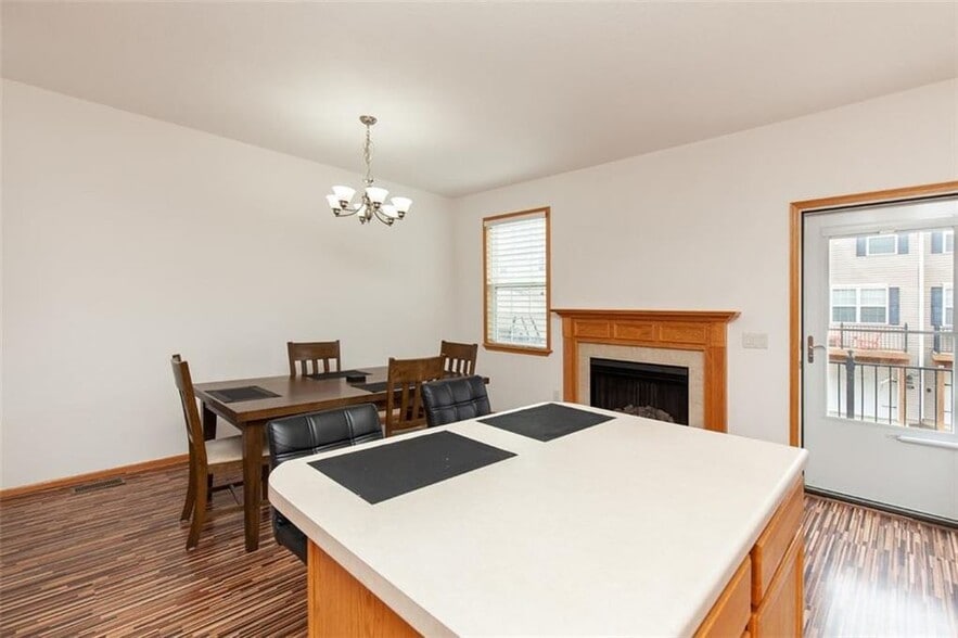 Building Photo - 1012 NE Kamies Ln