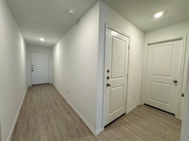 Building Photo - 109 Little Sparklers Lp