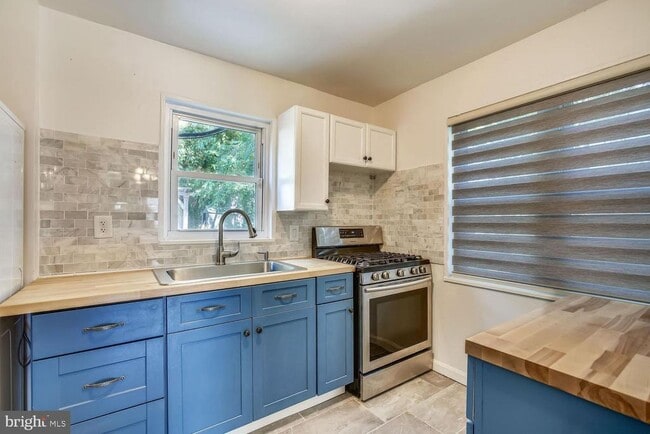 Building Photo - 5810 Fifer Dr
