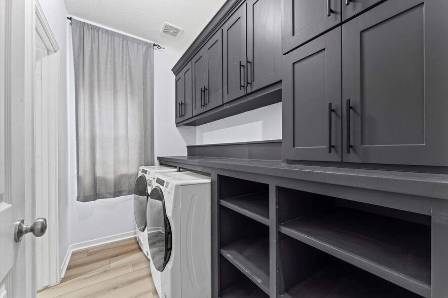 Building Photo - 13402 Great Creek Dr