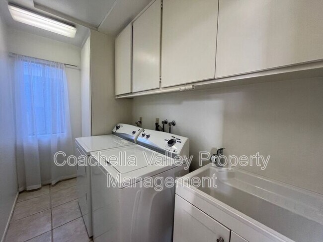 Building Photo - 36532 Vía Abeja