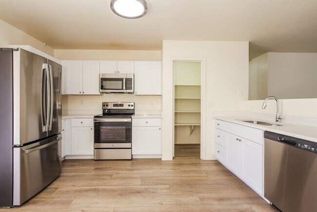 Building Photo - 11841 W Wethersfield Rd