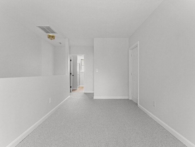 Building Photo - 28 Crestview Dr