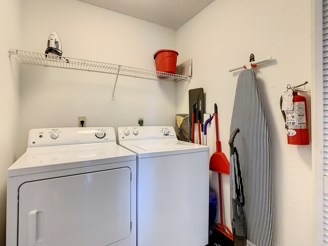 Washer/Dryer - 11562 Westwood Blvd