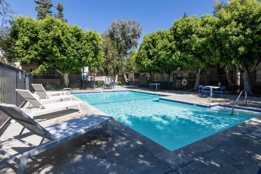 Primary Photo - Private Suites Co-Living at Entrada Landing