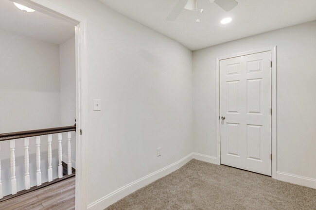 Building Photo - 725 N Patterson Park Ave