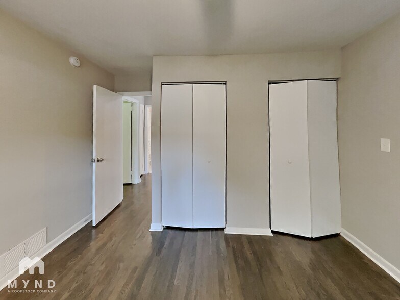 Building Photo - 1322 N Cliff Valley Way NE