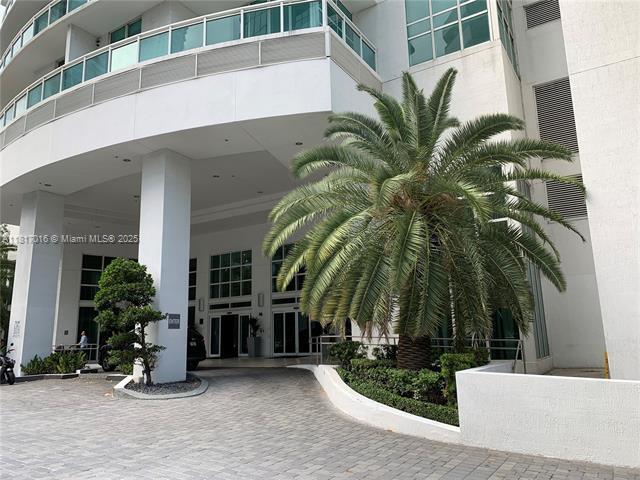 Building Photo - 951 Brickell Ave