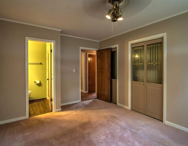 Building Photo - 3 bed 2 Bath, 2 car garage!