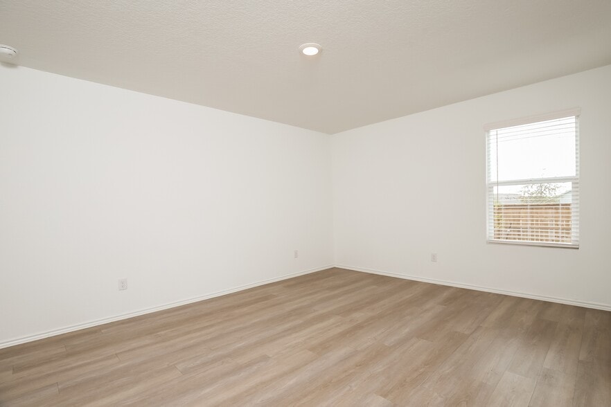 Building Photo - 4332 Levee Rdg