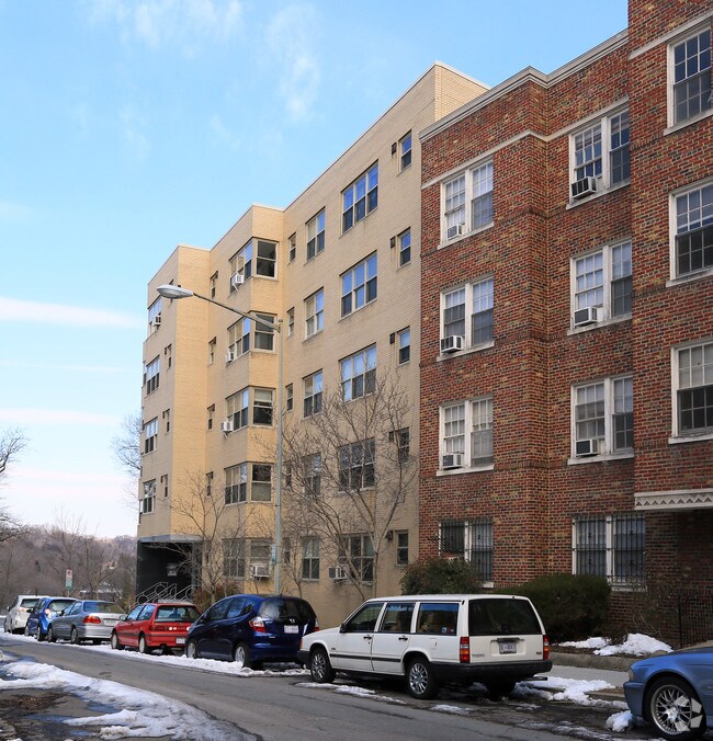 Building Photo - 3025 Ontario Rd NW