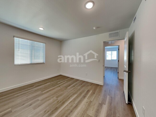 Building Photo - 9728 W Parkway Dr