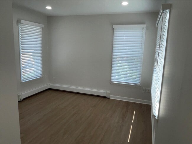 Building Photo - 420 W Park Ave