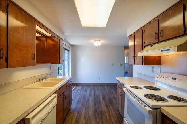 Building Photo - Fern Court Duplex