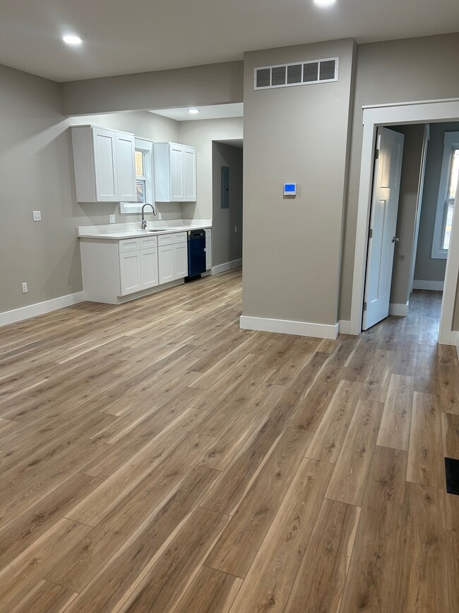 Primary Photo - 927 Mckaig Ave