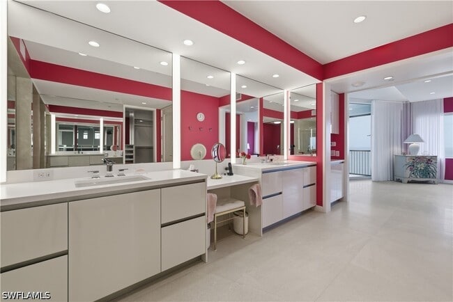 Building Photo - 8665 Bay Colony Dr