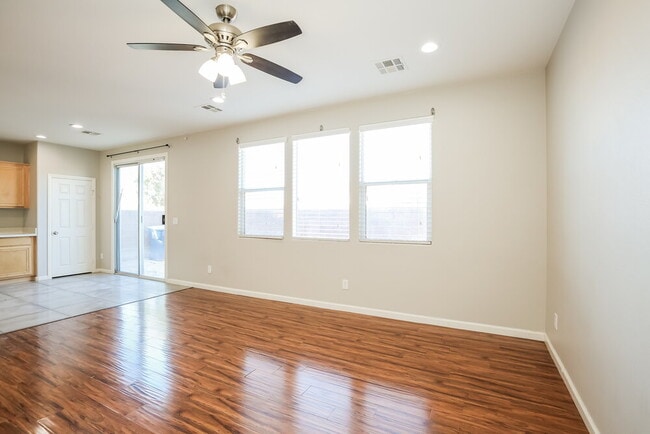 Building Photo - 5836 Sierra Cliff St