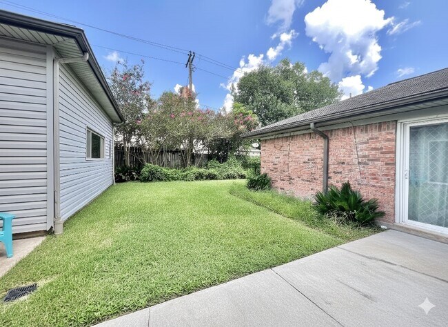 Building Photo - 5638 Grape St