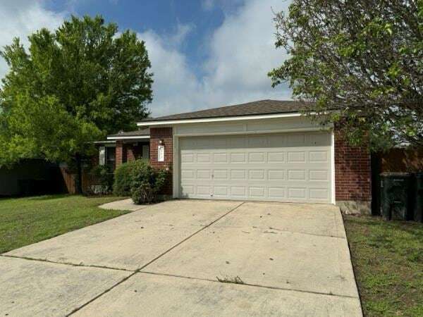 Building Photo - 213 Spring Branch Dr
