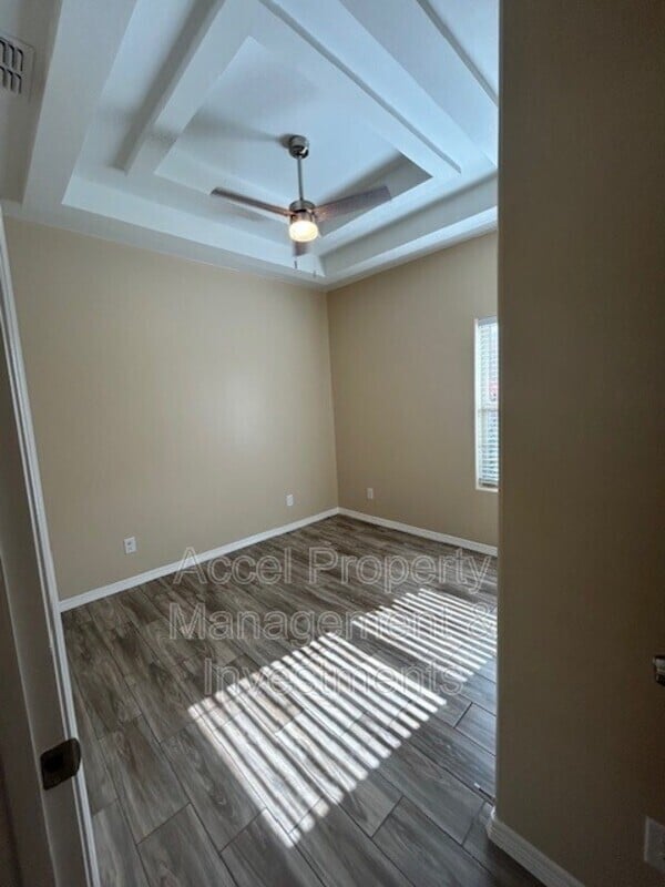 Building Photo - 1008 W La Pointe Ave