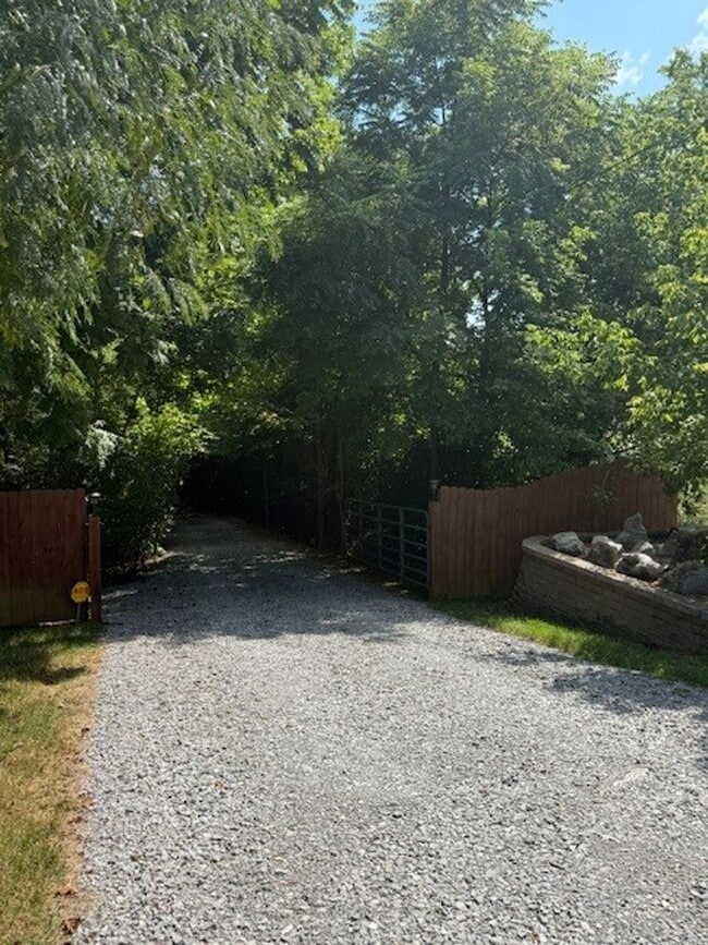 Building Photo - Available Now Spacious 3 Bedroom Home on P...